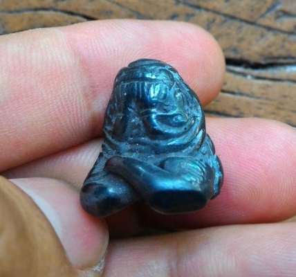 พระปิดตาปิดทวารล่าง ขัดสมาธิเพชรใหญ่ เนื้อเมฆพัตร ยันต์ยุ่ง