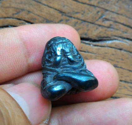 พระปิดตาปิดทวารล่าง ขัดสมาธิเพชรใหญ่ เนื้อเมฆพัตร ยันต์ยุ่ง