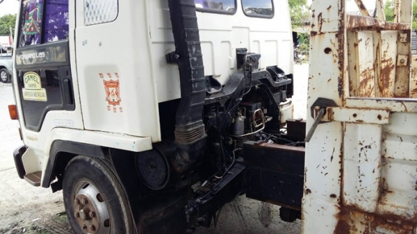 ขายรถบรรทุกหกล้ออีซูซูร็อคกี้ FRR32JB เครื่อง 195 แรงม้า กระบะยาว 7.20 เมตร ช่องวางเครน แล้วยาว 6.40