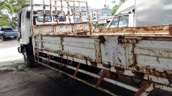 ขายรถบรรทุกหกล้ออีซูซูร็อคกี้ FRR32JB เครื่อง 195 แรงม้า กระบะยาว 7.20 เมตร ช่องวางเครน แล้วยาว 6.40