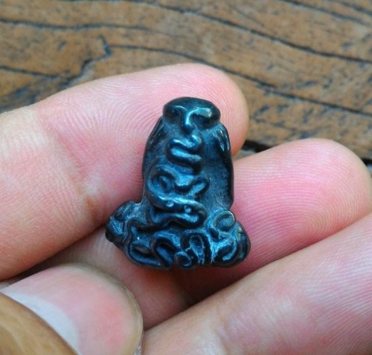 พระปิดตาหมวกเหล็กยันต์นะ เนื้อเมฆพัตร ยันต์ยุ่ง