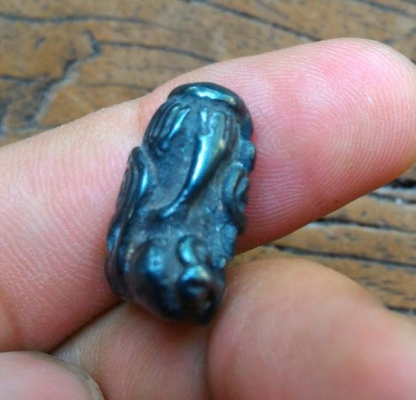 พระปิดตาหมวกเหล็กยันต์นะ เนื้อเมฆพัตร ยันต์ยุ่ง