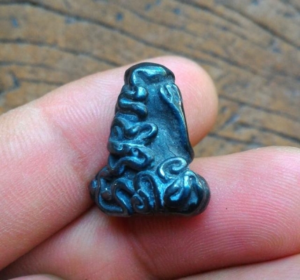 พระปิดตาหมวกเหล็กยันต์นะ เนื้อเมฆพัตร ยันต์ยุ่ง