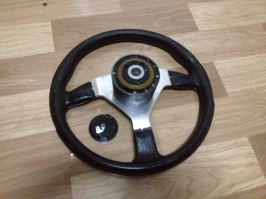 ขายพวงมาลัยหนังแท้3ก้าน MOMOแท้ made in ltaly ขนาด13.5นิ้้ว พร้อมแตรและคอใส่toyota ราคา1500บาท โทร0924462525โส ขายพวงมาลัยหนังแท้3ก้าน MOMOแท้ made in ltaly ขนาด13.5นิ้้ว พร้อมแตรและคอใส่toyota ราคา1500บาท โทร0924462525โส