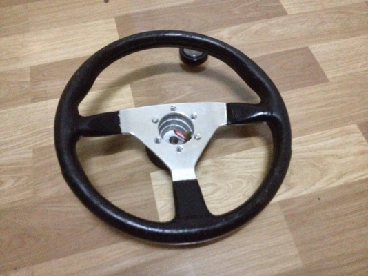 ขายพวงมาลัยหนังแท้3ก้าน MOMOแท้ made in ltaly ขนาด13.5นิ้้ว พร้อมแตรและคอใส่toyota ราคา1500บาท โทร0924462525โส ขายพวงมาลัยหนังแท้3ก้าน MOMOแท้ made in ltaly ขนาด13.5นิ้้ว พร้อมแตรและคอใส่toyota ราคา1500บาท โทร0924462525โส