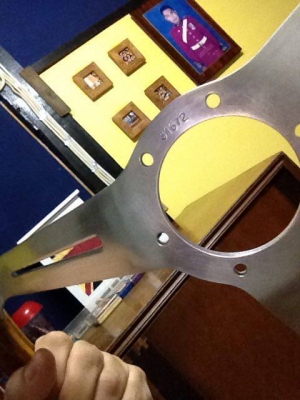 ขายพวงมาลัยไม้แท้3ก้าน  Nardi ลายเซ็น  ขนาด14นิ้้ว   สภาพสวย ราคา1900บาท โทร0924462525โส