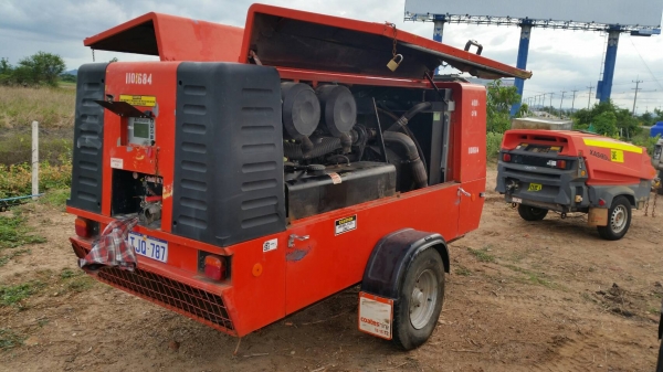 เครื่องปั๊มลมขนาดใหญ่ COMPAIR C110-9 เก่านอกชัวร์ ลมแรง 24 บาร์ มีเทรเลอร์ พ่วงลาก