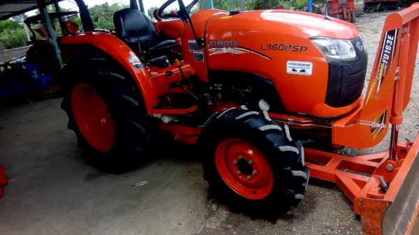 ขายรถไถคูโบต้า  KUBOTA   L 3608SP พร้อมชุดใบมีดดันหน้าคานล่าง  ผาน 5X22