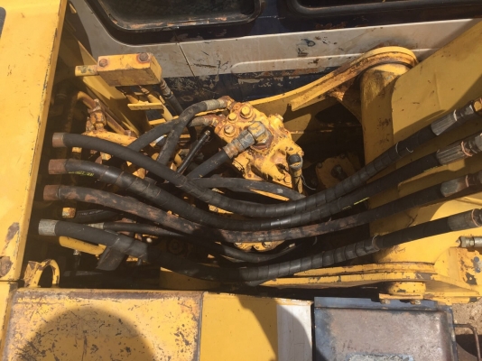 ขายรถแบคโฮ KOMATSU PC60-6 แอร์ไฟฟ้า เอกสารพร้อม สวยมาก สนใจโทร 081-970-1072