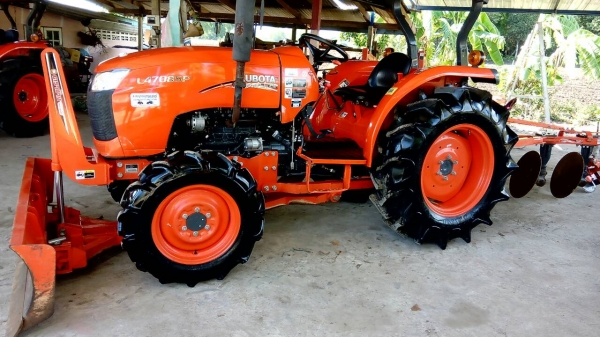 KUBOTA  L 4708 SP (4WD)  2 เพลา   สภาพใหม่สวยๆ   ชั่วโมงใช้   งานน้อย  สีเดิมทั้งคัน  พร้อมชุดใบมีดดันหน้า  โรตารี