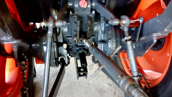 KUBOTA  L 4708 SP (4WD)  2 เพลา   สภาพใหม่สวยๆ   ชั่วโมงใช้   งานน้อย  สีเดิมทั้งคัน  พร้อมชุดใบมีดดันหน้า  โรตารี