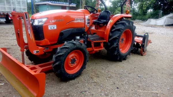 KUBOTA  L 4708 SP (4WD)  2 เพลา   สภาพใหม่สวยๆ   ชั่วโมงใช้   งานน้อย  สีเดิมทั้งคัน  พร้อมชุดใบมีดดันหน้า  โรตารี