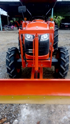 KUBOTA  L 4708 SP (4WD)  2 เพลา   สภาพใหม่สวยๆ   ชั่วโมงใช้   งานน้อย  สีเดิมทั้งคัน  พร้อมชุดใบมีดดันหน้า  โรตารี