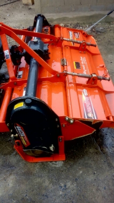 KUBOTA  L 4708 SP (4WD)  2 เพลา   สภาพใหม่สวยๆ   ชั่วโมงใช้   งานน้อย  สีเดิมทั้งคัน  พร้อมชุดใบมีดดันหน้า  โรตารี