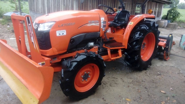 KUBOTA  L 4708 SP (4WD)  2 เพลา   สภาพใหม่สวยๆ   ชั่วโมงใช้   งานน้อย  สีเดิมทั้งคัน  พร้อมชุดใบมีดดันหน้า  โรตารี