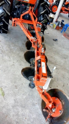 KUBOTA  L 4708 SP (4WD)  2 เพลา   สภาพใหม่สวยๆ   ชั่วโมงใช้   งานน้อย  สีเดิมทั้งคัน  พร้อมชุดใบมีดดันหน้า  โรตารี