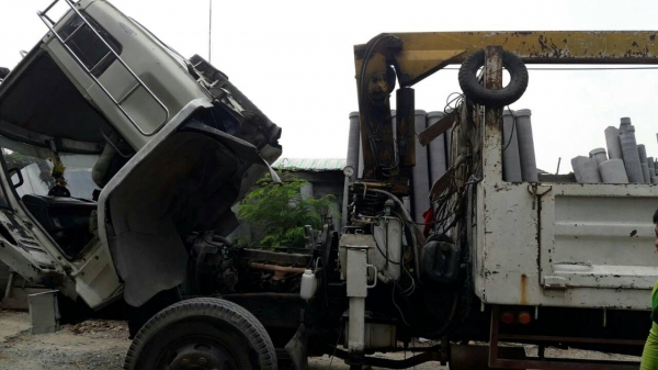 รถบรรทุก ISUZU ดั๊ม ติดเครน 3 ตัน รถบรรทุก ISUZU ดั๊ม ติดเครน 3 ตัน