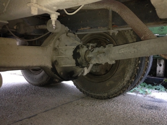 หน้ายาว เพลาเดียว  165 แรง พวงมาลัยเพาเวอร์  ราคา  210,000 บาท