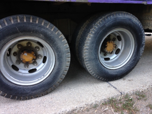 หน้ายาว เพลาเดียว  165 แรง พวงมาลัยเพาเวอร์  ราคา  210,000 บาท