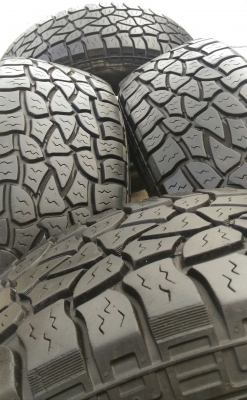 ขาย ยาง MICKEY THOMPSON 265/75/16 USA สวยๆ