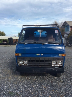 รถบรรรทุกน้ำ 6 ล้อ TOYOTA ถังบรรจุ 6,000 ลิตร