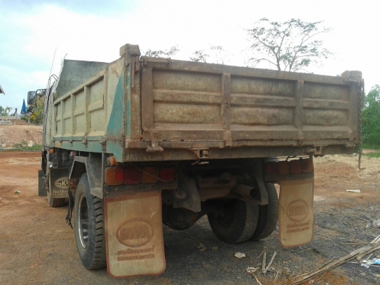 Hino 6 ล้อดั้มยางเก้า