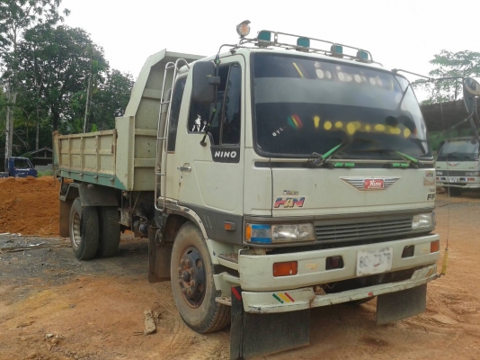 Hino 6 ล้อดั้มยางเก้า