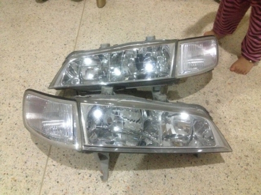 ไฟหน้าพร้อมไฟมุม HONDA ACCORD 94-97 เก่าญี่ปุ่นเเท้สภาพสวยเลนใสๆ ไฟหน้าพร้อมไฟมุม HONDA ACCORD 94-97 เก่าญี่ปุ่นเเท้สภาพสวยเลนใสๆ