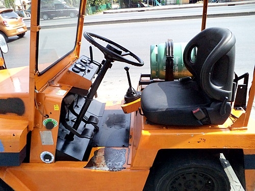 ขายรถลากจูงโตโยต้า 1 ตัน  เครื่องเบนซิน (ใช้แก๊สอย่างเดียว)   ยางตัน  พวงมาลัยเพาเว่อร์  สีเดิมจากนอก นำเข้าจากญี่ปุ่น ใช้งานได้ทันที ราคา95000