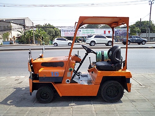 ขายรถลากจูงโตโยต้า 1 ตัน  เครื่องเบนซิน (ใช้แก๊สอย่างเดียว)   ยางตัน  พวงมาลัยเพาเว่อร์  สีเดิมจากนอก นำเข้าจากญี่ปุ่น ใช้งานได้ทันที ราคา95000