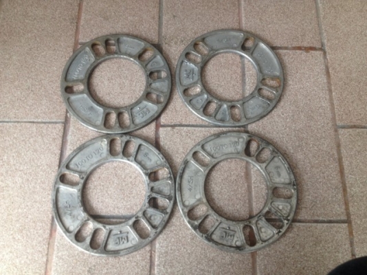 เเผ่นรอง อลูมิเนียมหนา 5มิล ทั้งชุด 4 อันสภาพดี