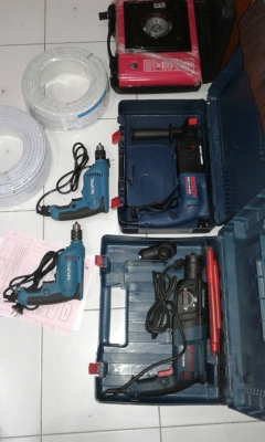 ขายของมือสองหลายรายการครับ ส่วนใหญ่เป็นสินค้าโชว์และทดลอง