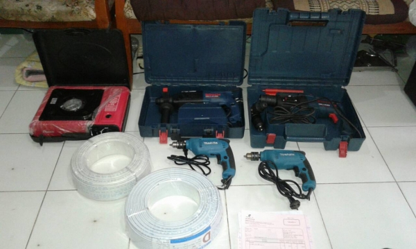 ขายของมือสองหลายรายการครับ ส่วนใหญ่เป็นสินค้าโชว์และทดลอง ขายของมือสองหลายรายการครับ ส่วนใหญ่เป็นสินค้าโชว์และทดลอง