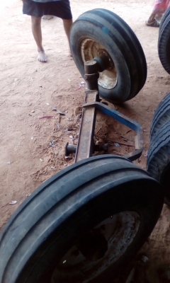 ขายคานหน้าคอช้างพร้อมล้อ2ข้างรถไถฟอร์ด