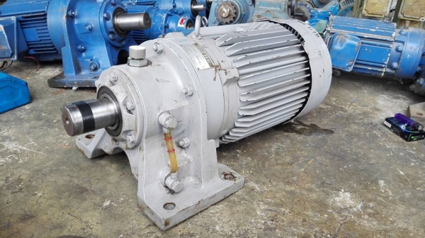 ** SOLD ** มอเตอร์เกียร์ Mitsubishi Cyclo Drive 10 HP 380V ทด 1:15 เพลาออก 100 RPM สภาพใหม่กริ้บๆเดิมทุกเม็ดวิ่งนุ่มมาเทสก่อนได้