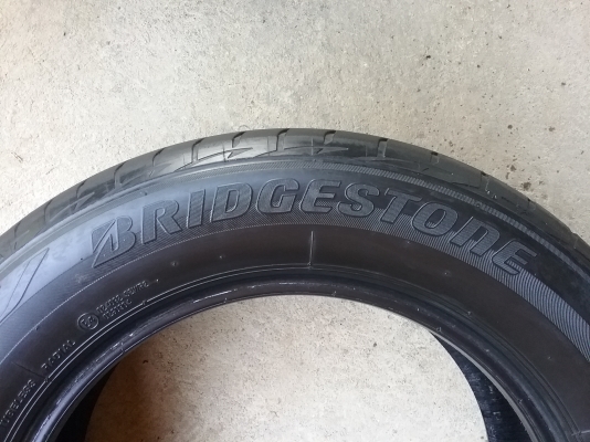 ยางBRIDGESTONE รุ่น Ecopia EP200 215  60R16 ลงพื้นจริงปลายปี2015 สภาพสวยมากๆ ดอกเยอะมากๆ ไม่มีปะคุ้มสุดๆไม่แพง