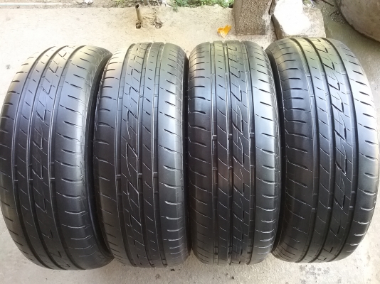ยางBRIDGESTONE รุ่น Ecopia EP200 215  60R16 ลงพื้นจริงปลายปี2015 สภาพสวยมากๆ ดอกเยอะมากๆ ไม่มีปะคุ้มสุดๆไม่แพง