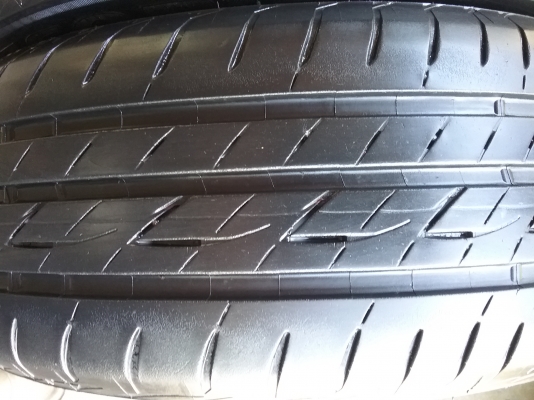 ยางBRIDGESTONE รุ่น Ecopia EP200 215  60R16 ลงพื้นจริงปลายปี2015 สภาพสวยมากๆ ดอกเยอะมากๆ ไม่มีปะคุ้มสุดๆไม่แพง