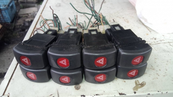 ดีเคเซียงกง สวิตช์ไฟสต้อบ เเละอื่นอื่น หัวเก๋งการ์ตูน