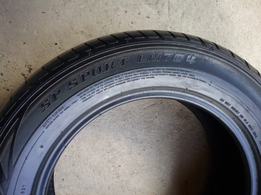 ยางDUNLOP รุ่น LM704 215 60R16ลงพื้นปลายปี2015สภาพสวยมาก ดอกเยอะมากๆ คุ้มสุดไม่แพง ยางDUNLOP รุ่น LM704 215 60R16ลงพื้นปลายปี2015สภาพสวยมาก ดอกเยอะมากๆ คุ้มสุดไม่แพง
