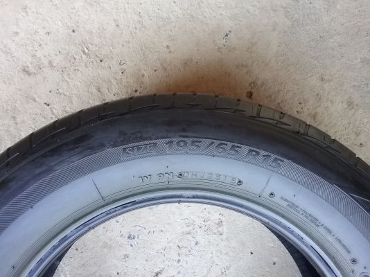 ยางBRIDGESTONE รุ่น Ecopia EP200 195 65R15 ปี2015 สภาพสวยมากๆ ดอกเยอะมากๆ คุ้มจริงๆไม่แพงใช้อีกนานชัว