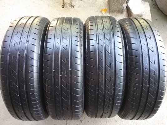 ยางBRIDGESTONE รุ่น Ecopia EP200 195 65R15 ปี2015 สภาพสวยมากๆ ดอกเยอะมากๆ คุ้มจริงๆไม่แพงใช้อีกนานชัว
