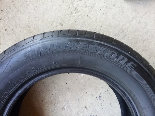 ยางBRIDGESTONE รุ่น Ecopia EP200 195 65R15 ปี2015 สภาพสวยมากๆ ดอกเยอะมากๆ คุ้มจริงๆไม่แพงใช้อีกนานชัว