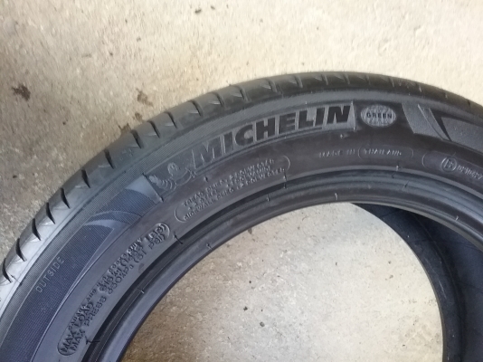 ยางMICHELIN รุ่น PRIMACY 3 ST. 205 55R16 ปี2015 สภาพสวยมากๆ ดอกเต็มๆคุ้มสุดๆใช้นานไม่แพง