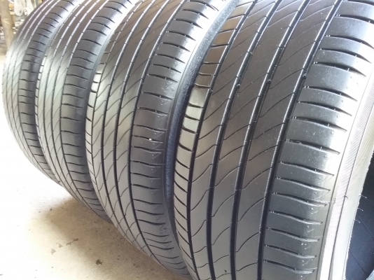 ยางMICHELIN รุ่น PRIMACY 3 ST. 205 55R16 ปี2015 สภาพสวยมากๆ ดอกเต็มๆคุ้มสุดๆใช้นานไม่แพง