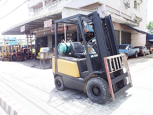 ขายรถยกSUMITOMO 1.5 ตัน   เครื่องเบนซิน (ใช้แก๊สอย่างเดียว)  กระบอกคู่   เสาสูง 3 เมตร  พวงมาลัยเพาเว่อร์  สีเดิมจากนอก นำเข้าจากญี่ปุ่น ใช้งานได้ทันที ราคา130000