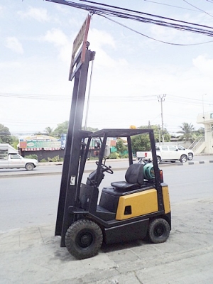 ขายรถยกSUMITOMO 1.5 ตัน   เครื่องเบนซิน (ใช้แก๊สอย่างเดียว)  กระบอกคู่   เสาสูง 3 เมตร  พวงมาลัยเพาเว่อร์  สีเดิมจากนอก นำเข้าจากญี่ปุ่น ใช้งานได้ทันที ราคา130000