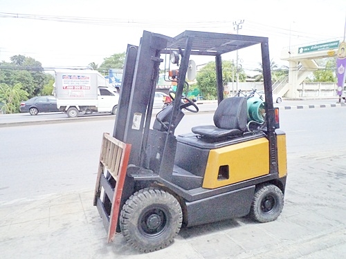 ขายรถยกSUMITOMO 1.5 ตัน   เครื่องเบนซิน (ใช้แก๊สอย่างเดียว)  กระบอกคู่   เสาสูง 3 เมตร  พวงมาลัยเพาเว่อร์  สีเดิมจากนอก นำเข้าจากญี่ปุ่น ใช้งานได้ทันที ราคา130000