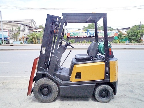 ขายรถยกSUMITOMO 1.5 ตัน   เครื่องเบนซิน (ใช้แก๊สอย่างเดียว)  กระบอกคู่   เสาสูง 3 เมตร  พวงมาลัยเพาเว่อร์  สีเดิมจากนอก นำเข้าจากญี่ปุ่น ใช้งานได้ทันที ราคา130000