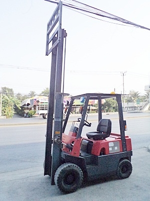 ขายรถยกนิสสัน 1.5 ตัน  เครื่องเบนซิน เกียร์ออโต้   กระบอกคู่  เสาสูง 3 เมตร  ยางตันใหม่ พวงมาลัยเพาเว่อร์  สีเดิมจากนอก นำเข้าจากญี่ปุ่น ใช้งานได้ทันที ราคา140000